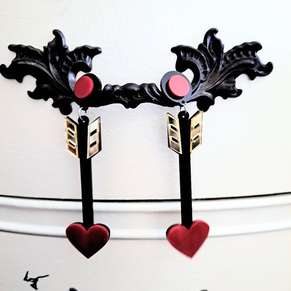 Valentines Dangling Earings - Picture 1 of 3